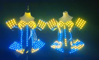 Costume de robot lumineux LED à pixels couleur intégrale pour les fêtes de remise des diplômes, Pâques et les spectacles sur scène KTV