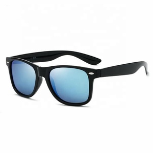 2019 <span class=keywords><strong>gafas</strong></span> de sol de moda <span class=keywords><strong>gafas</strong></span> de sol clásicas baratas de plástico <span class=keywords><strong>ray</strong></span> <span class=keywords><strong>ban</strong></span> polarizado - Product Image 3