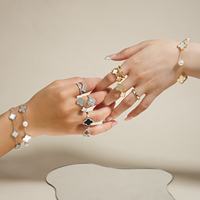 Ensemble de Bagues Ouvertes Plaqué Or 18K Tendance avec Perles, Onyx Noir et Trèfle à Quatre Feuilles en Argent Sterling 925 pour Femme