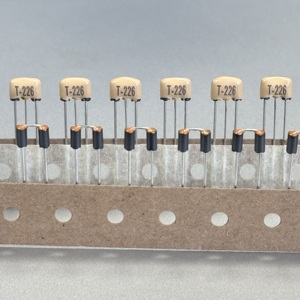 LC Bộ lọc Ba Chì emifil ba tụ điện đầu cuối loại nhỏ thức ăn thông qua để khử tiếng ồn - Product Image 5