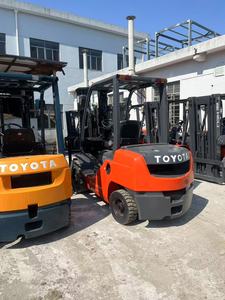 Minicargadora Usada en Japón a Bajo Precio, de 2.5/3.5/5 Toneladas, 3 Mástiles, 4.5m, para Hoteles, Tiendas de Materiales de Construcción y Plantas de Manufactura - Product Image 2