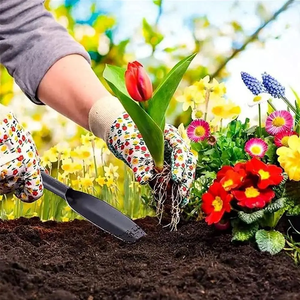 Ensemble d'outils <span class=keywords><strong>de</strong></span> jardinage : pelle <span class=keywords><strong>de</strong></span> jardin, petite pelle pour la plantation et le repiquage <span class=keywords><strong>de</strong></span> fleurs et plantes en pot, et râteau domestique pour légumes - Product Image 6