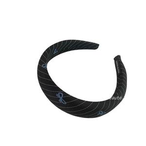Vente en gros de bandeaux bleu à carreaux pour maquillage, bandeau rembourré en éponge à rayures, bandeau pour cheveux, bandeau en tissu à fleurs pour femmes et filles - Product Image 5