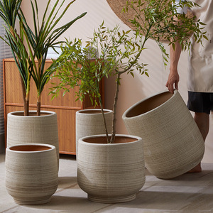 Maceta <span class=keywords><strong>de</strong></span> cerámica grande <span class=keywords><strong>de</strong></span> estilo europeo <span class=keywords><strong>para</strong></span> plantas Maceta <span class=keywords><strong>de</strong></span> cerámica duradera <span class=keywords><strong>para</strong></span> balcón Maceta <span class=keywords><strong>de</strong></span> cerámica marrón <span class=keywords><strong>para</strong></span> <span class=keywords><strong>jardín</strong></span> - Product Image 1