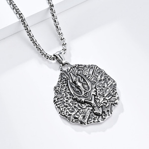 Collier pendentif trident de Thor en acier inoxydable pour homme, design épée géométrique, bijou cadeau - Product Image 4