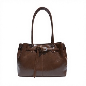 กระเป๋าโท้ทหนังผู้หญิงสุดหรู กันน้ำ ทอแบบพิเศษ ซับในโพลีเอสเตอร์ สายสะพายโซ่ ปิดซิปใต้แขน เหมาะสำหรับช้อปปิ้งและใช้ในชีวิตประจำวัน - Product Image 4