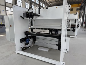 เครื่องพับแผ่นโลหะไฮดรอลิก CNC ยี่ห้อ AccTek คุณภาพเชื่อถือได้ รับประกัน 3 ปี เกรดอุตสาหกรรม - Product Image 2