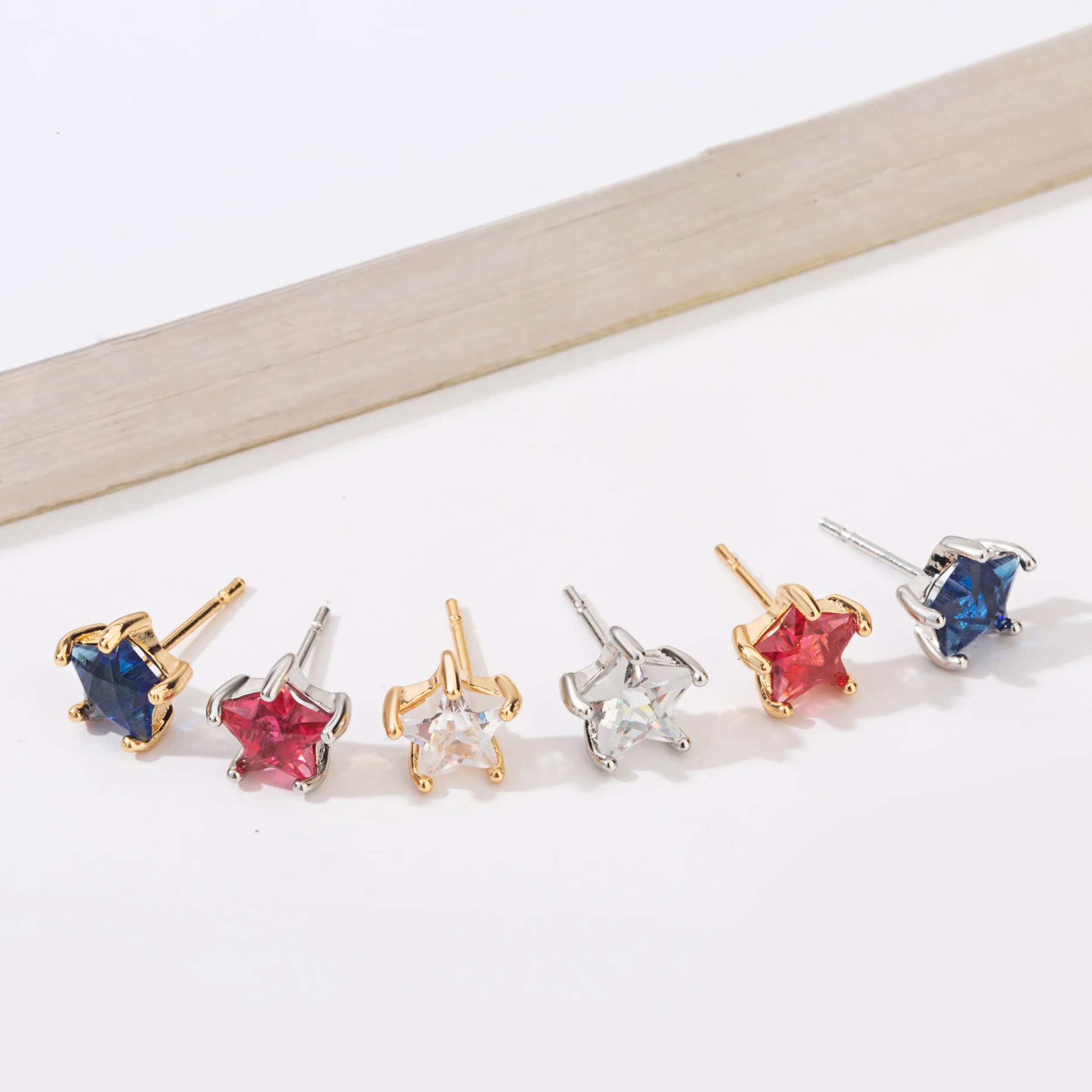 Pendientes coreanos de estrella de circón rojo y azul para mujer, aretes de cobre dorado de alta calidad, regalo para niña y mujer, joyería 2019