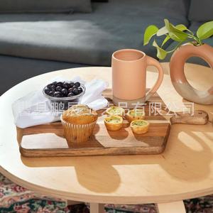 Tabla de cortar redonda de madera de acacia con asa para servir pizza y carne - Product Image 2
