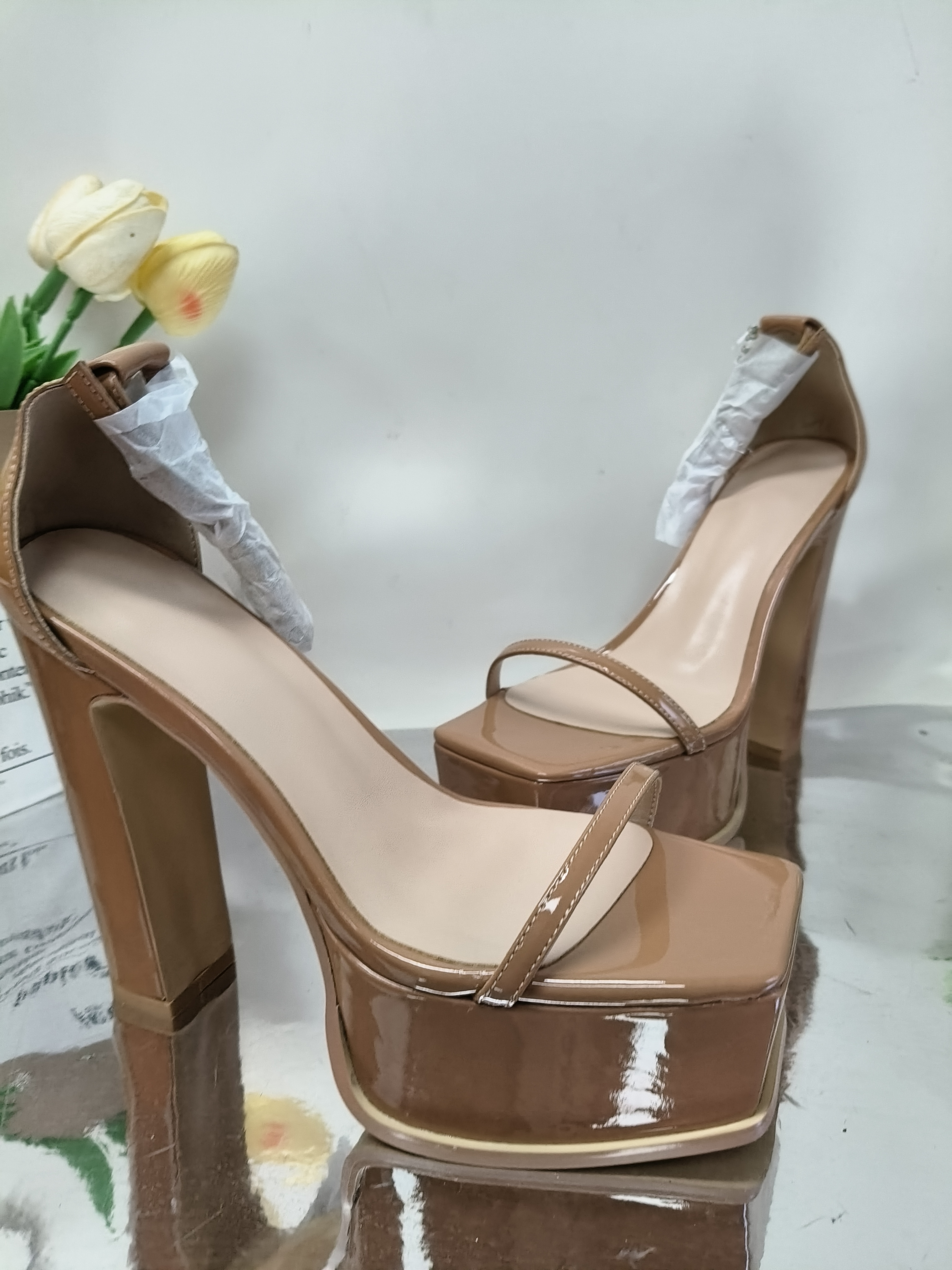 สีน้ำตาล