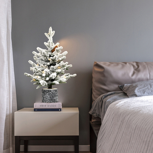 Árbol de Navidad Flocado de 2 Pies con Base y Maceta, 30 Luces LED, 189 Puntas, Ramas de PE y PVC, Pequeño, Preiluminado - Product Image 1