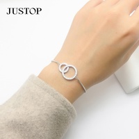 Bracelet de luxe pour femme en laiton plaqué rhodium, fait main, écologique, avec design martelé à double cercle et pavé de zircons sertis en canal