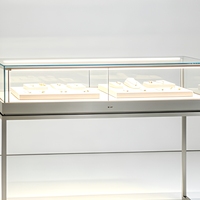 Vitrine à bijoux classique vintage avec éclairage LED, design écologique et durable