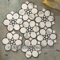 Ubin mosaik marmer motif bunga waterjet modern dengan inlay kuningan untuk backsplash dapur, dinding kamar mandi, dan penggunaan hotel