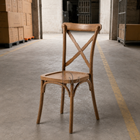 Chaise rustique en PP imitation bois brun à dossier croisé pour événements de jardin, mariages et restaurants, sièges commerciaux en gros