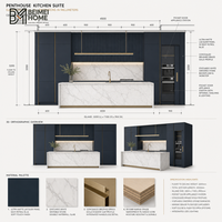 Meubles de cuisine contemporains bleu marine, îlot cascade en pierre frittée Statuario, éclairage linéaire en laiton, menuiserie sur mesure pour penthouse