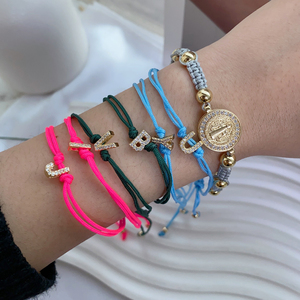 กำไลข้อมือลูกปัดหลากสีดีไซน์ล่าสุดประดับตัวอักษร CZ สร้อยข้อมือลูกปัดทองเหลืองชุบทองปรับได้ - Product Image 1