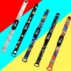 Reloj Electrónico LED con Diseño de Anime Impreso a Color, Reloj Deportivo Moderno e Impermeable para Estudiantes y Niños - Product Image 2