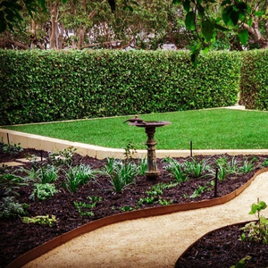 Borde de Jardín de Acero Inoxidable con Borde Enrollado de 3-4 mm, 2 Metros, Estilo Art Deco, Resistente al Agua y a la Intemperie, Fácil de Instalar - Product Image 1