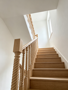 Rampe d'escalier en bois EFS avec balustres torsadés, fixation au sol, design rustique, modèle 5141, 34 pouces, pour rampes d'escalier - Product Image 4