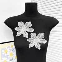 Nouvelle applique en organza brodée de perles 3D pour la décoration de vêtements, robes, robes de mariée