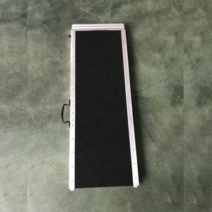 <span class=keywords><strong>Escalier</strong></span> et <span class=keywords><strong>rampe</strong></span> pliables pour chien CNRANNUO PR04, en alliage d'aluminium réglable, capacité de 400 livres, design pliable pour les grands chiens - Product Image 3