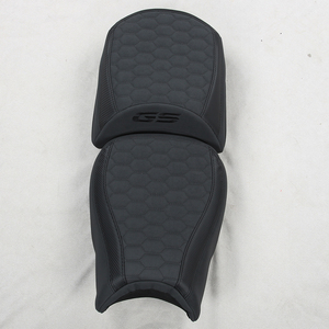 Funda de Asiento de Motocicleta GANE Personalizada R1250GS Estilo Deportivo, Juego Completo de Dos Piezas, Diseño de Patrón Hexagonal de Diamantes en Cuero - Product Image 1