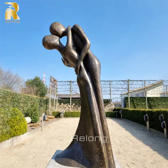 Decoración de jardín al aire libre, estatua abstracta de bronce de tamaño real para amantes de los besándose, hombre y mujer, gran oferta