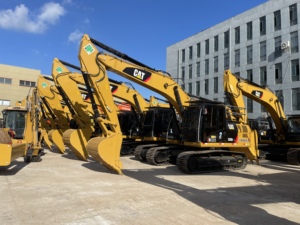 Excavatrice sur chenilles d'occasion d'origine japonaise CAT 320D2L, 20 tonnes, de taille moyenne, avec chenilles longues, prête pour l'expédition maritime. - Product Image 6