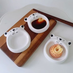 Piatto per Salsa a Forma di Orso in Ceramica Modellata a Mano, Colore Sottosmalto Giapponese, Piatto per Salsa di Soia e Aceto per Sushi - Product Image 3