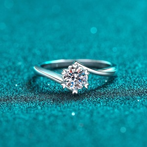 Bagues de fiançailles et de mariage en or véritable 18 carats avec diamant de laboratoire solitaire de 0,5 à 1 carat, sertissage à tension - Product Image 2