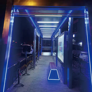 Refugio de autobús de espera de pasajeros de tipo abierto con horario de autobús y panel de anuncios - Product Image 3