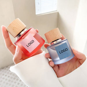 Botella de perfume personalizada transparente esmerilada redonda de gama alta 30ml 50ml 100mL Botella de perfume de lujo vacía con tapa de madera - Product Image 1