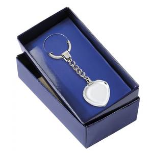 Llavero con Corazón de Cristal, Colgante Transparente de 30x30 mm, Cadena Plateada - Product Image 3