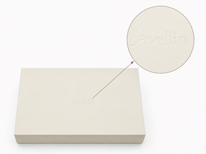 Boîtes cadeaux magnétiques rigides personnalisées en carton plat, avec bande de logo en creux, pour emballage de luxe de crèmes et de produits de sommeil en soie - Product Image 1