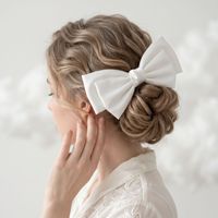 Élégante Pince à Cheveux Nœud Floral avec Perles Blanches et Strass, Grand Ruban, Accessoire de Mariée Personnalisé pour Coiffure de Mariage