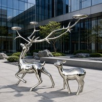 Maßgefertigte Metallstatue „Reflektierende Harmonie“ mit Hirsch und Rehkitz – Anpassbare Geweih-Skulpturen für den Außenbereich aus Edelstahl