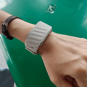 โรงงานผลิตแบบได้ประโยชน์ทั้งสองฝ่ายสายรัดข้อมือซิลิโคนสองสีเคสกันกระแทกประดับเพชรกรอบโลหะสำหรับ Whoop 5.0 - Product Image 2