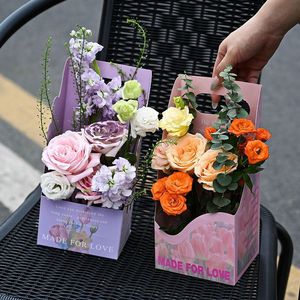 Caja de Cartón Blanca Portátil <span class=keywords><strong>para</strong></span> Flores, Embalaje con Detalles en Bronce, Material <span class=keywords><strong>para</strong></span> Arreglos Florales, Embalaje Estilo Diosa - Product Image 4