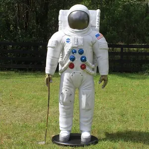 Life Size Realistic Fiberglass 3D Astronaut Sculpture Factory Wholesale Outdoor Garden Fiberglass Astronaut Figure Statue