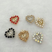 Pendentifs et breloques de sacs de créateurs en gros, forme cœur, accessoires de sac à main DIY, alliage plaqué or, sans nickel, style mode et luxe