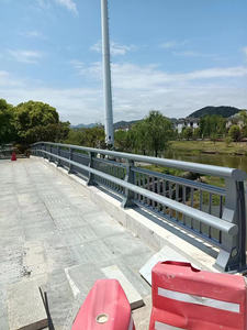 Rampes de route Ponts surélevés en acier inoxydable Garde-corps anti-collision Remblais de rivière Isolation de sécurité Contrôle des foules - Product Image 3