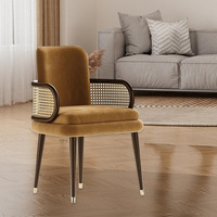 Chaises de salle à manger d'hôtel en velours de luxe moderne avec pied en bois massif Chaise de négociation dans le hall en rotin Utilisation de la table en cuir de restaurant