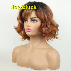 Perruques quotidiennes pour femmes au prix de gros Boucles courtes en vague d'eau Couleurs dégradées mélangées Mode Synthétique <span class=keywords><strong>avec</strong></span> <span class=keywords><strong>frange</strong></span> Perruques de <span class=keywords><strong>cheveux</strong></span> pour femmes - Product Image 3
