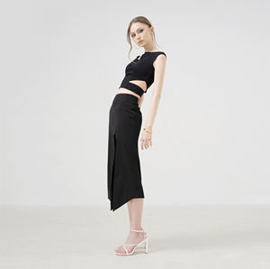 Design personnalisé Noir Femmes Crop Top Femmes Asymétrique Spandex Jersey Tressé Crop Top Sans Manches Au-dessus Du Genou Longueur - Product Image 4