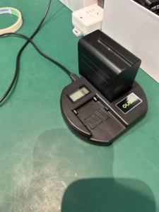 Cargador de Baterías F970, Cargador Doble para Baterías, Carga Rápida - Product Image 3