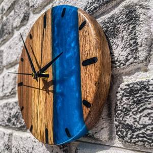 Reloj de Pared de Resina y Madera de Lujo que Combina Encanto Rústico Hecho a Mano con Diseño Contemporáneo para un Uso Funcional y Decorativo - Product Image 2