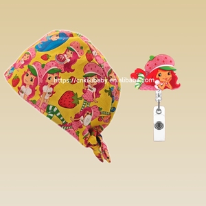 Oferta Especial: Gorro Quirúrgico con Estampado de Fresas y Set de Porta Identificación a Juego - Accesorios de Trabajo para Enfermeras - Product Image 1