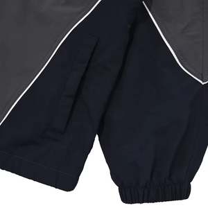 Blouson de survêtement rétro en nylon brodé avec logo personnalisé zippé et passepoil veste d'extérieur softshell vierge coupe-vent pour hommes - Product Image 4