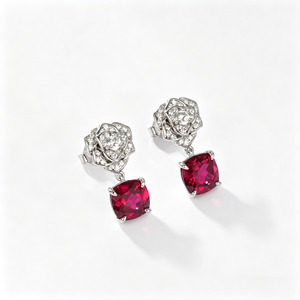 Pendientes de plata 925 con incrustaciones de rubí y engastes en forma de flor - Product Image 1